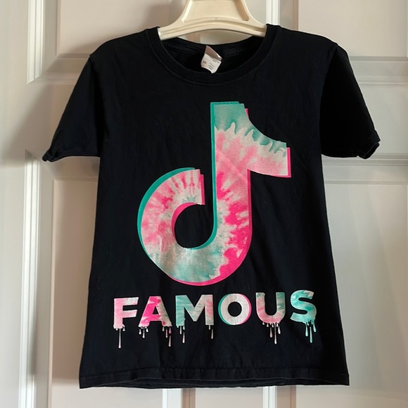 TIK TOK FAMOUS 🫶🏼 GIRLS XS T-👕 Shirt 👀TYE-DYE SYMBOLS - Picture 3 of 4